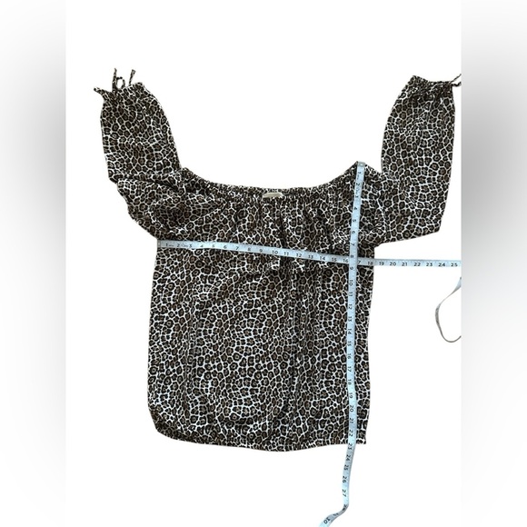 Michael Kors Cheetah-Print Ruffled Top peasant blouse off- shoulder Size Small - Picture 6 of 7